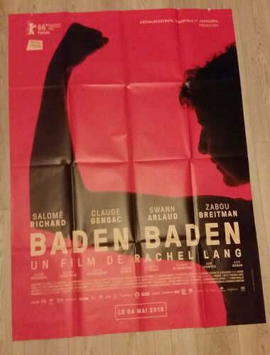Baden Baden Véritable Affiche De Cinéma Pliée De Rachel Lang Avec Salomé Richard, Claude Gensac, Swann Arlaud, Olivier Chantreau, Driss Ramdi, Lazare Gousseau 160*120 2016