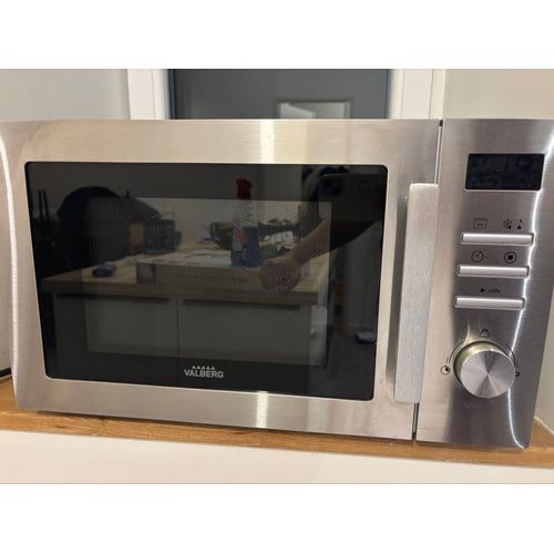 Four micro-ondes VALBERG