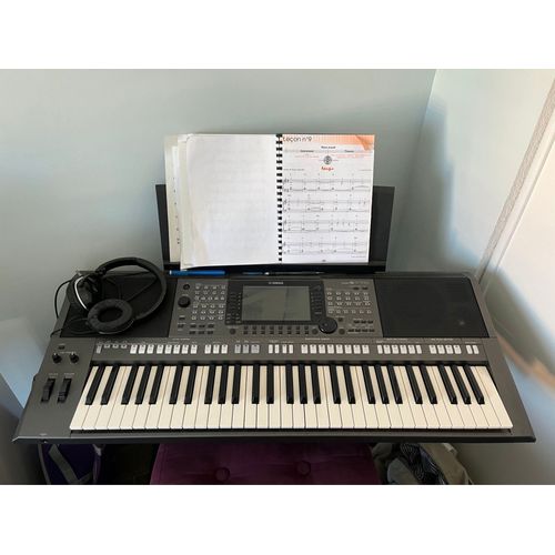Clavier Arrangeur Professionnel Yamaha De Qualité Avec Support Et Housse Acheté Chez Scott En Parfait État, Tr
