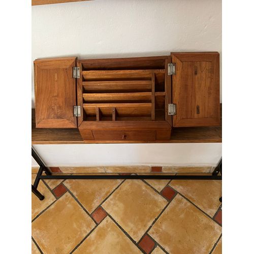 Petit Secretaire