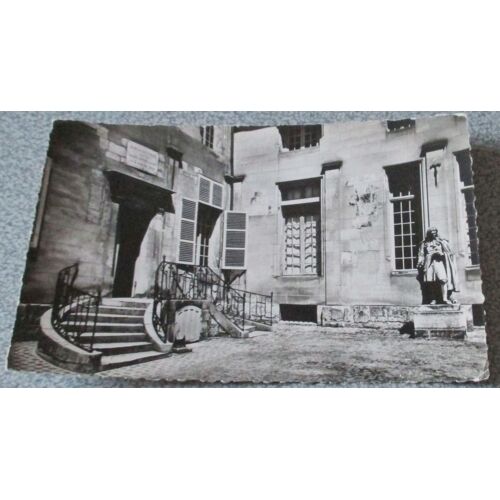 Carte Postale Ancienne De Chateau-Thierry, Aisne : Maison Et Statue De Jean De La Fontaine - 14x9cm - Noir Et Blanc - Editions Glatigny