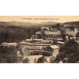 Cpa Debut Xx Eme Siecle - N° 6 Madagascar - College De Fianarantsoa Et Ecole Des Soeurs