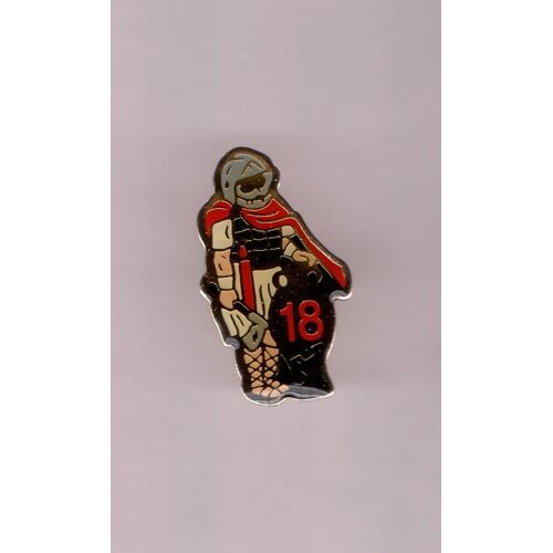 Pin's Pompier / Sapeurs Pompiers 18 (Époxy Fond Doré) Hauteur: 3,3 Cm