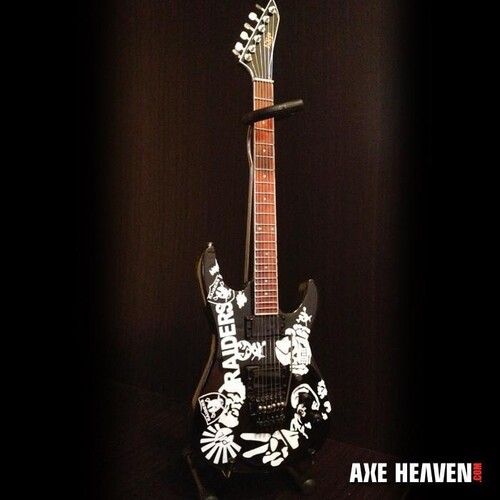Jeff Hanneman - Jeff Hanneman Slayer Esp Custom Raiders Mini Guitar Replica Coll