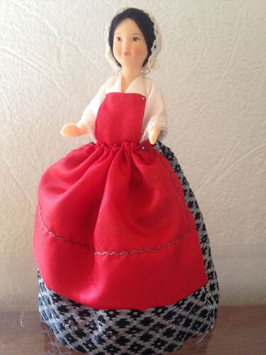 Poupée De Collection - Région Saint-Nazaire