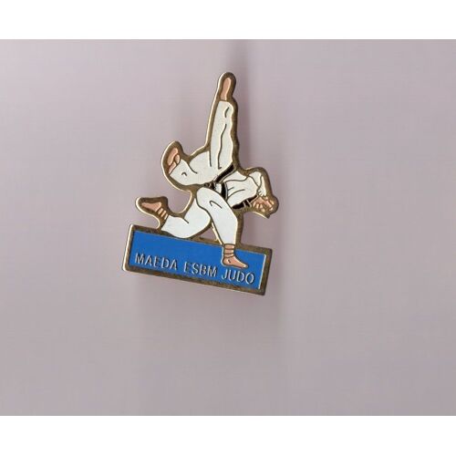 Pin's Judo / Maeda Esbm Judo (Etoile Sportive De Blanc Mesnil)