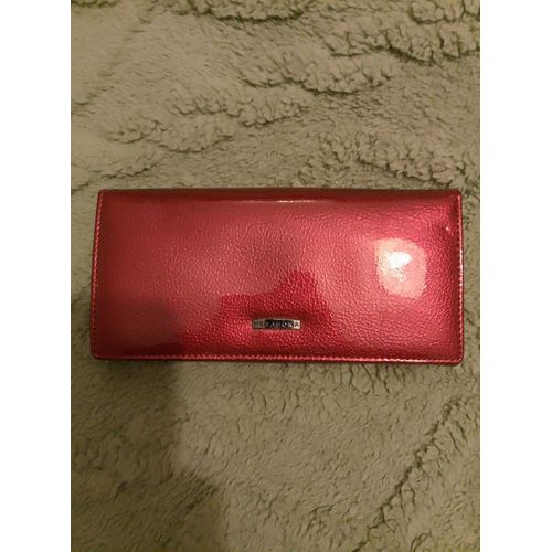 Portefeuille rouge hexagona .