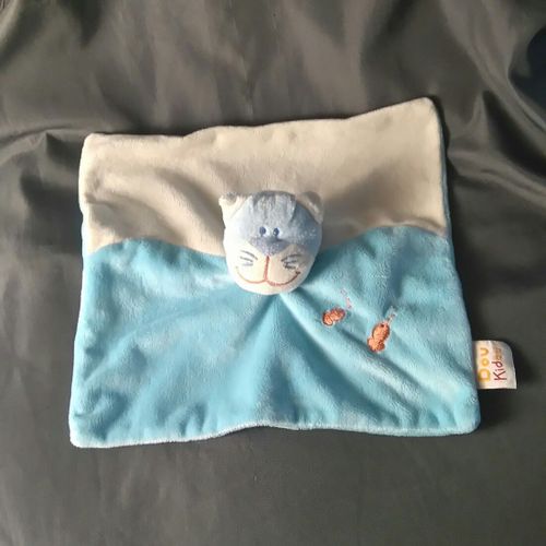 Doudou Doukidou Chat Plat Blanc Bleu Poisson Rouge