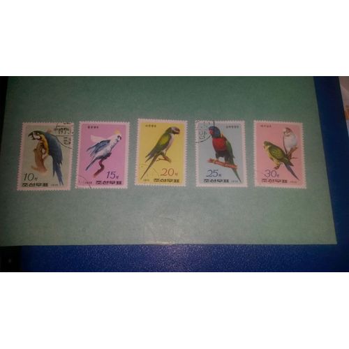 Joli Lot N ° 1 De 5 Timbres Perruches Et Perroquets