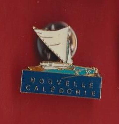 Pin's Catamaran Bateau Nouvelle Caledonie Petit Pin's Ref 515d