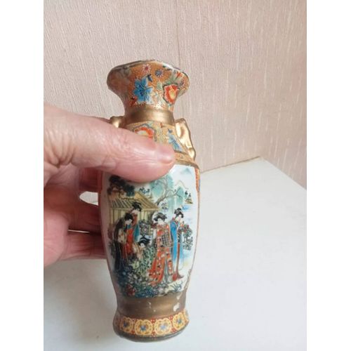 vase en porcelaine du japon XIXème hauteur 15,5 cm