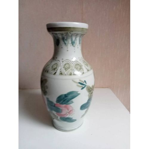 vase ancien en porcelaine hauteur 21 cm diamètre 11 cm