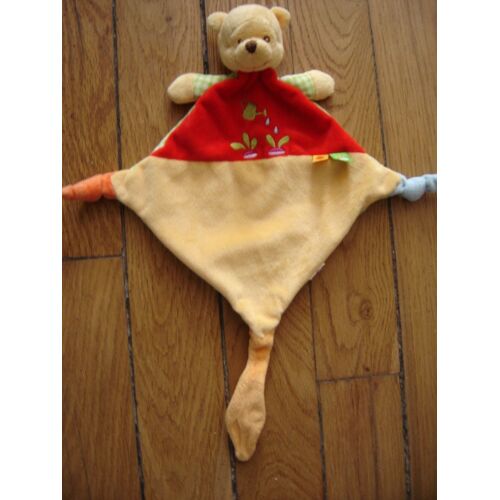 Doudou plat ours winnie l'ourson imprimé radis et arrosoir Disney