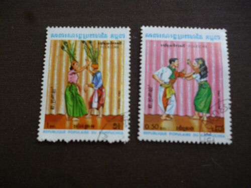 Lot De 2 Timbres Cambodge 1983:Folklore.