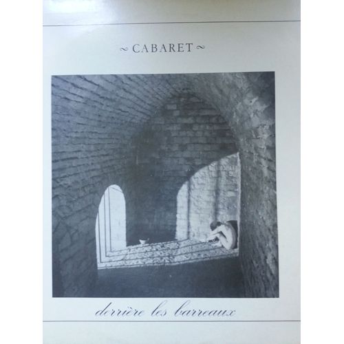 Derrière Les Barreaux