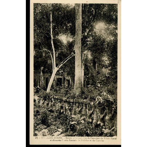 Carte Postale D' Angkor-Thom  (Cambodge)  Entrée Principale Est Du Palais Royal Et Chaussée D'accès Flanqués De Rakshas Et De Garudas