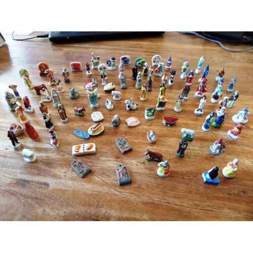 Lot De 91 Fêves 