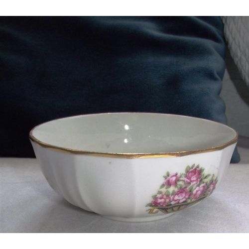 Bol En Porcelaine Liseret Or Décor Fleuri Hauteur 5 Cm Diamètre 12,5cm
