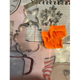 Lot De 4 Emporte-Pièces Pour Gateaux Pâtisserie Pâte À Sel Inox Et 1 À Piston En Plastique 