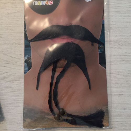 Kit Moustache Et Barbichette Tresses