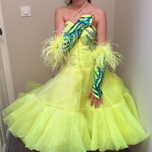 Robe De Cabaret Jaune, Turquoise Et Argent Integralement Fait A La Main 