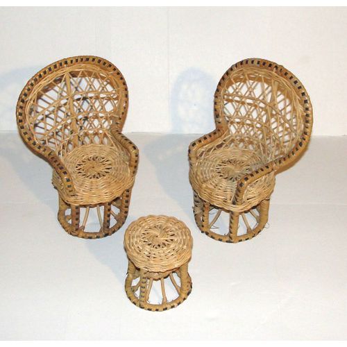 Fauteuil En Osier Poupée Model 22 Cm - Lot 2 Fauteuils Style Emmanuelle Et Un Tabouret