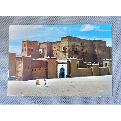 Carte Postale Ancienne Animée. Cpa. Maroc Pittoresque . Ouerzazate . Le Dar El Glaoua. 4 Personnages, Vélo, Moto. 2 Timbres 1992.