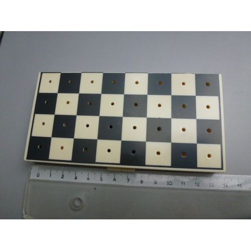 Echecs: Jeu D'échecs Tchécoslovaque Année 1990