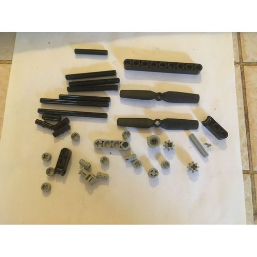 Lot de 34 pièces LEGO Technic diverses