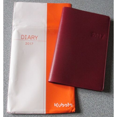 Agenda/Carnet Kubota - 1 Partie Agenda 2017 (1 Ligne Par Jour) + 1 Moitié Carnet Ligné - 9.5x14.Cm - Couverture Plastique Rouge Amovible