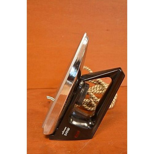 Fer à repasser des années 60 marque Mors Menager F84