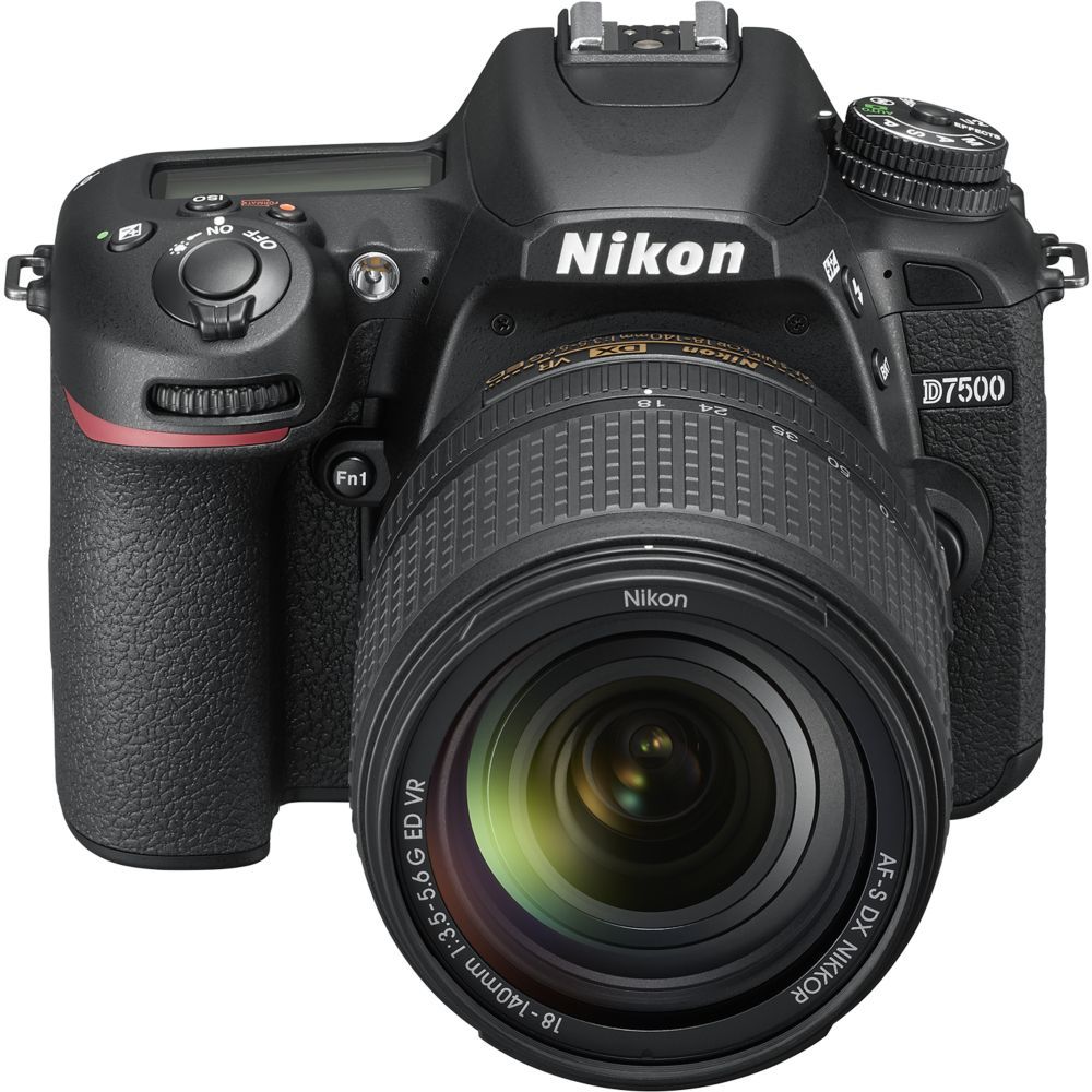 NIKON D5600 + 18-55 VR + 70-300 AF-P VR + Sac + SD 4Go | Rakuten