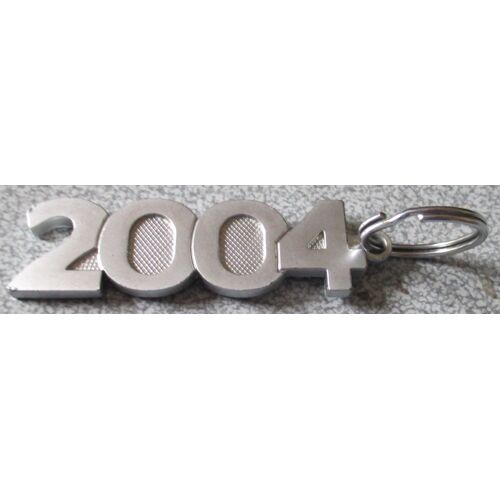 Porte-Clés 2 0 0 4 - Métal Argenté - Mention Publicitaire Au Dos - Hauteur Avec L'anneau 9 Cm 