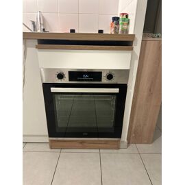 Four encastrable beko avec ça table