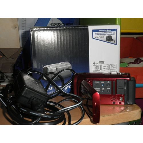 Sony Handycam DCR-SX30E - Caméscope - 800 KP - 60x zoom optique - Carl Zeiss - flash 4 Go - carte Flash