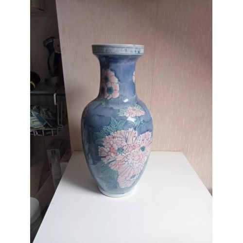 vase ancien en porcelaine hauteur 31 cm, diamètre centre 16 cm
