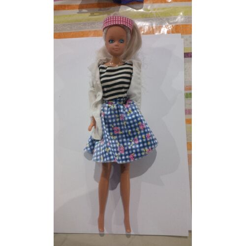 Poupée Mannequin En Jupe Avec Veste Docteur