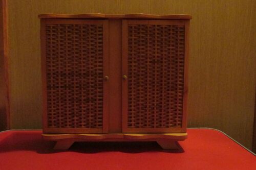 Armoire Poupee En Bois