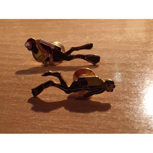 Lot De 2 Pin's Plongeur Sous-Marin - Noir Et Doré