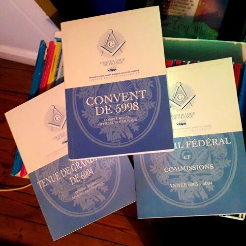 Lot De 3 Livres De La Grande Loge De France : Convent De 5998 Compte Rendu Officiel Des Travaux / Conseil Federal Et Commissions 6003-6004 / Tenue De Grande Loge De 6004