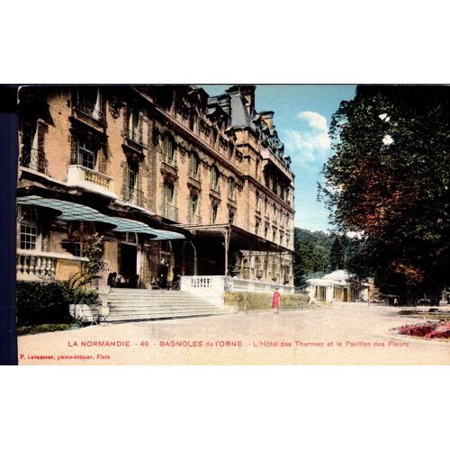 Carte Postale De Bagnoles De L' Orne (Orne) L' Hôtel Des Thermes Et Le Pavillon Des Fleurs (Réf.49)