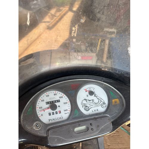 Scooter ancien pour pièces sans clé année 1998