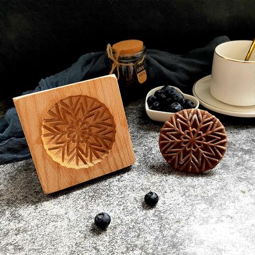roman de Noël sculpté modèle coupe-pain d¿épice en bois sablé modèle GAO20220388