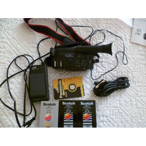 CAMÉRA JVC GR-AX17S