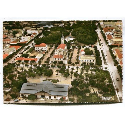 Carte Postale - Vue Aérienne Sur La Place De France , L' Eglise Et Le Marché - Perrégaux - Algérie Française