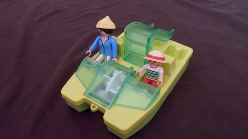 2 Personnages Playmobil Et Pédalo