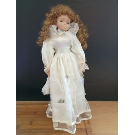 POUPEE DE COLLECTION EN PORCELAINE