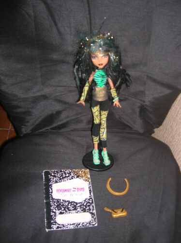 poupée cléo de nile monster high.
