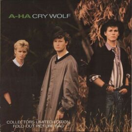 Cry Wolf (Fold-Out Picture Bag)[Fold-Out Picture Bag]