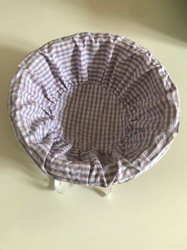 Corbeille Ronde En Osier Marron Diamètre 20 Cm Avec Garniture En Tissu Coton Vichy Rose Et Bleu Ciel